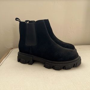 Urban Outfitters Black Suede Chunky Chelsea Boots